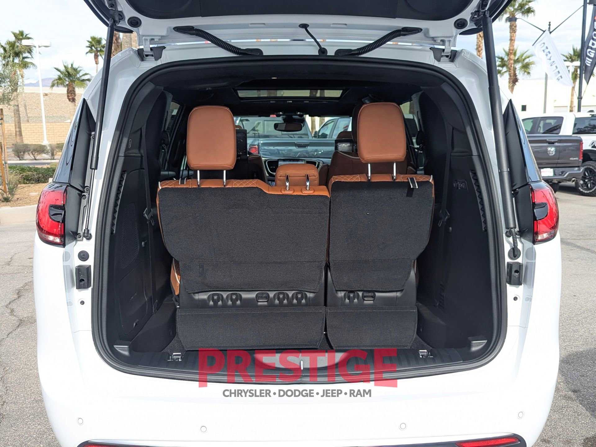 New 2026 Chrysler Pacifica Pinnacle w/ Trailer Tow Group AWD/4WD image 6