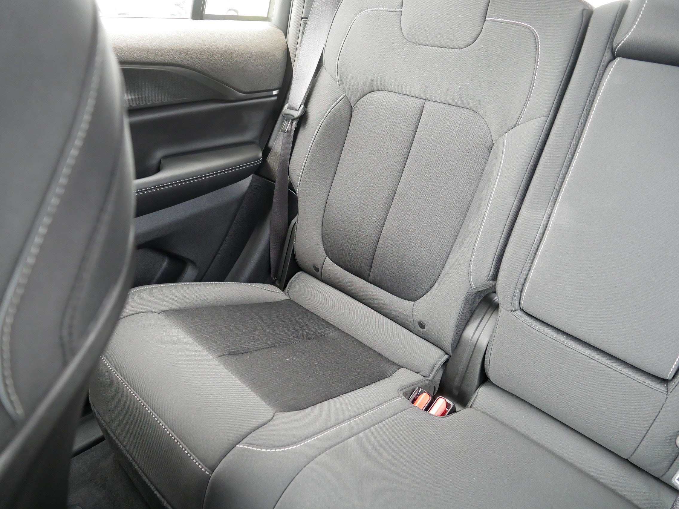 Used 2024 Jeep Grand Cherokee Laredo w/ Luxury Tech Group I AWD/4WD image 12