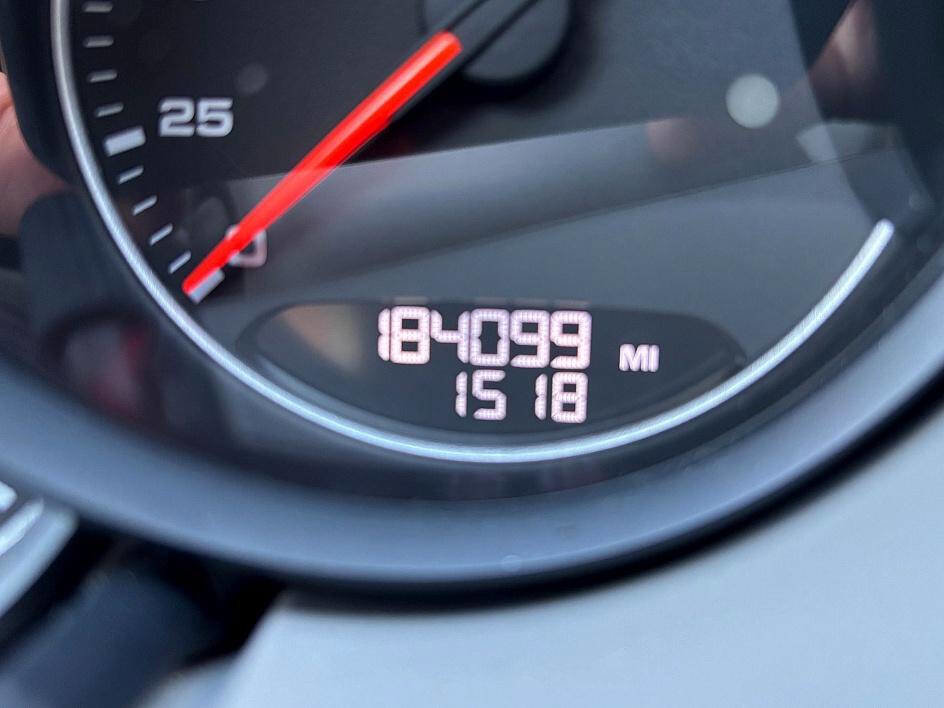 Used 2014 Porsche Cayenne Diesel Platinum Edition image 32