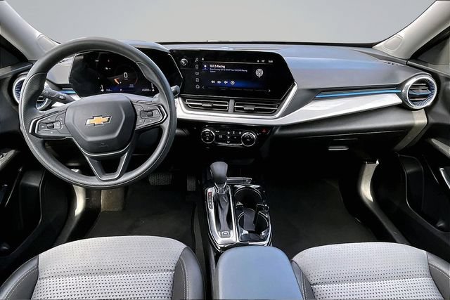 Used 2025 Chevrolet Trax LT FWD image 7