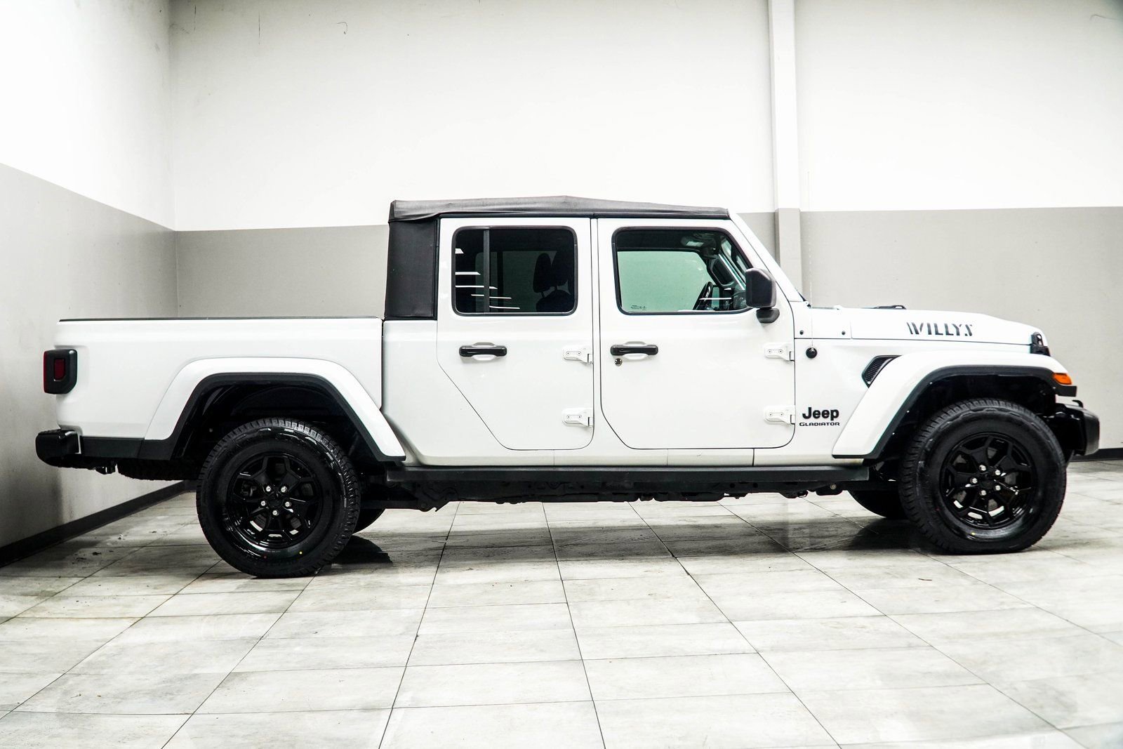 Used 2022 Jeep Gladiator Willys AWD/4WD image 6