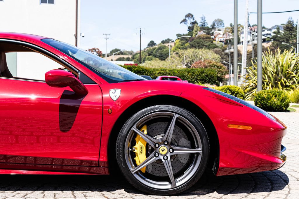 Used 2013 Ferrari 458 Italia Coupe RWD image 17