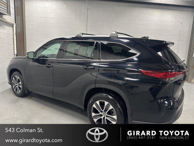 Certified 2022 Toyota Highlander XLE image 1