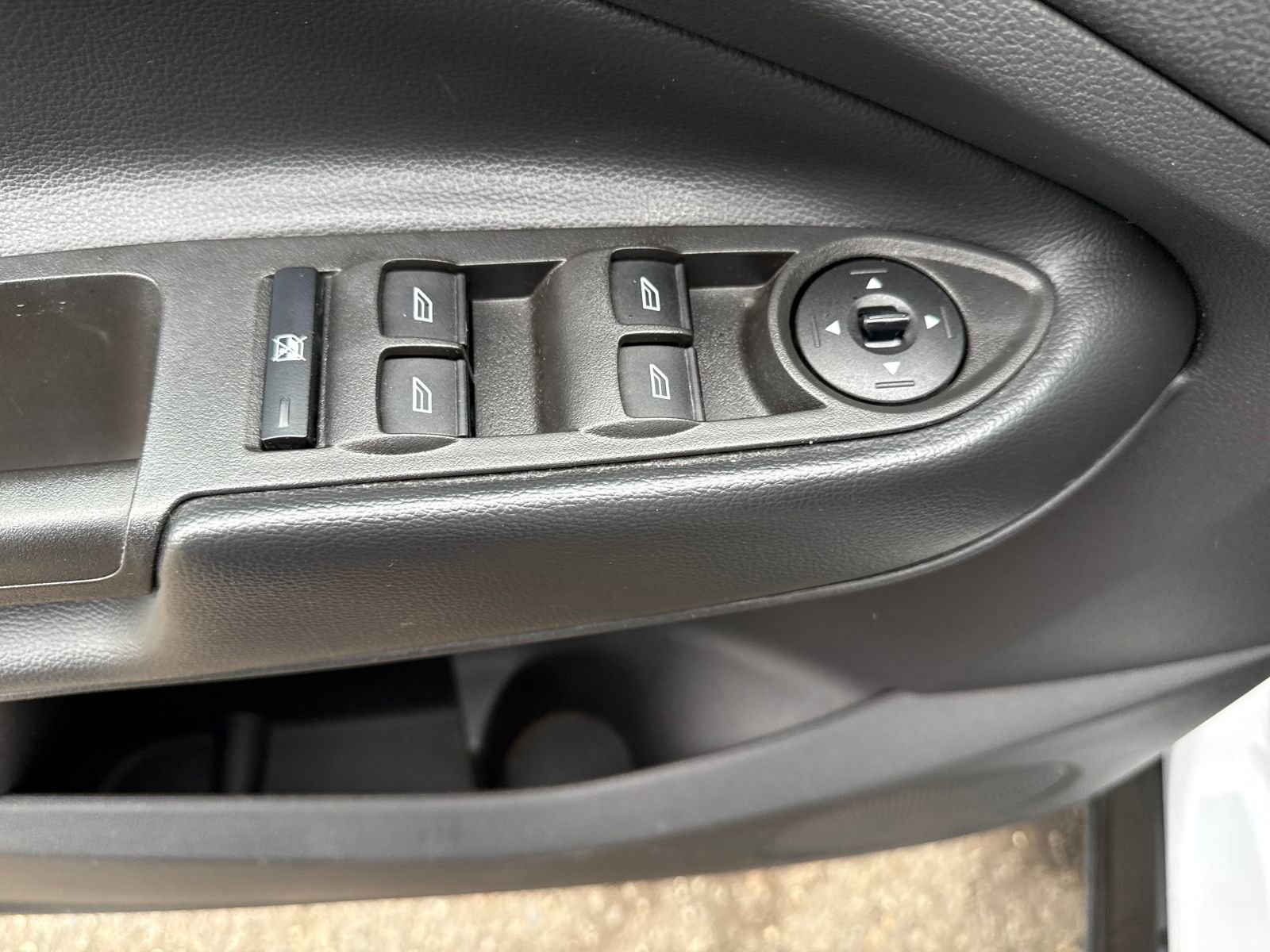 Used 2019 Ford Escape S image 11