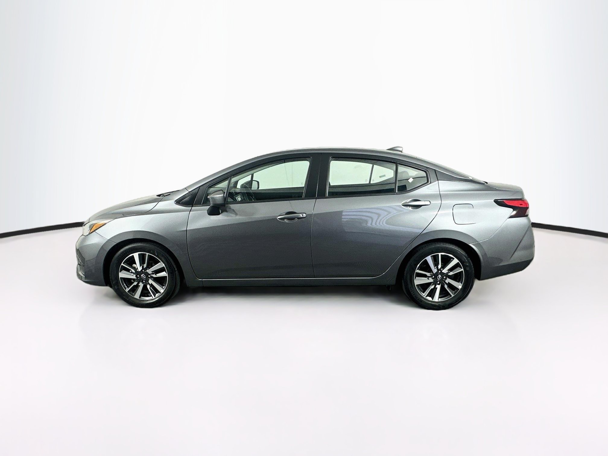 Used 2025 Nissan Versa SV FWD image 4