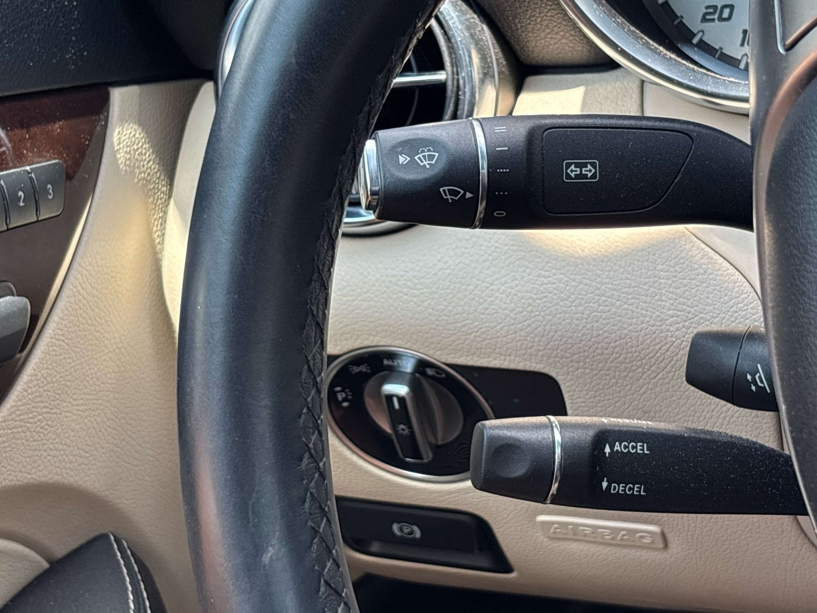 Used 2014 Mercedes-Benz SLK 250 image 25