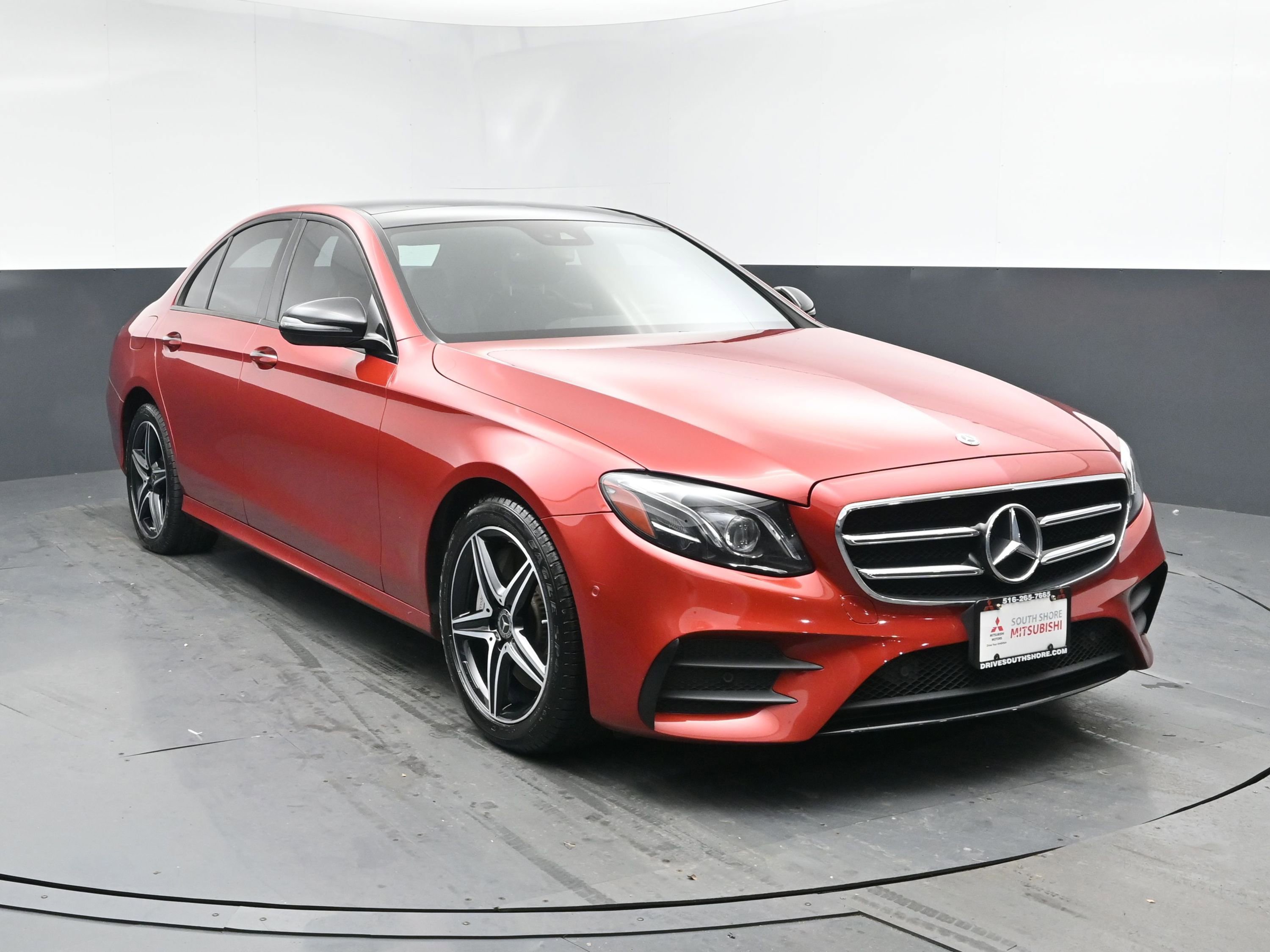 Used 2018 Mercedes-Benz E 300 4MATIC w/ Premium 2 Package image 2