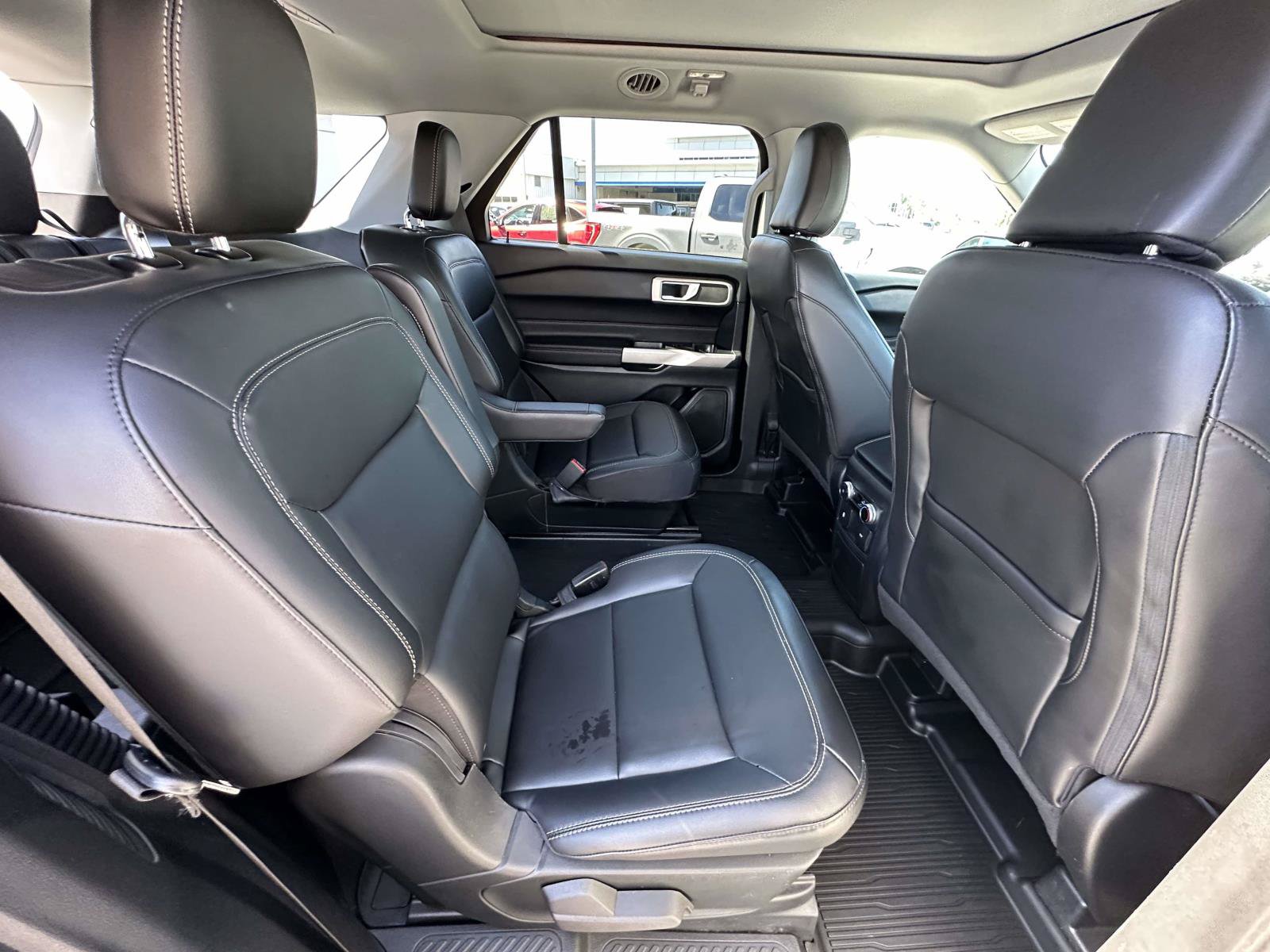 Certified 2022 Ford Explorer XLT w/ Equipment Group 202A AWD/4WD image 23