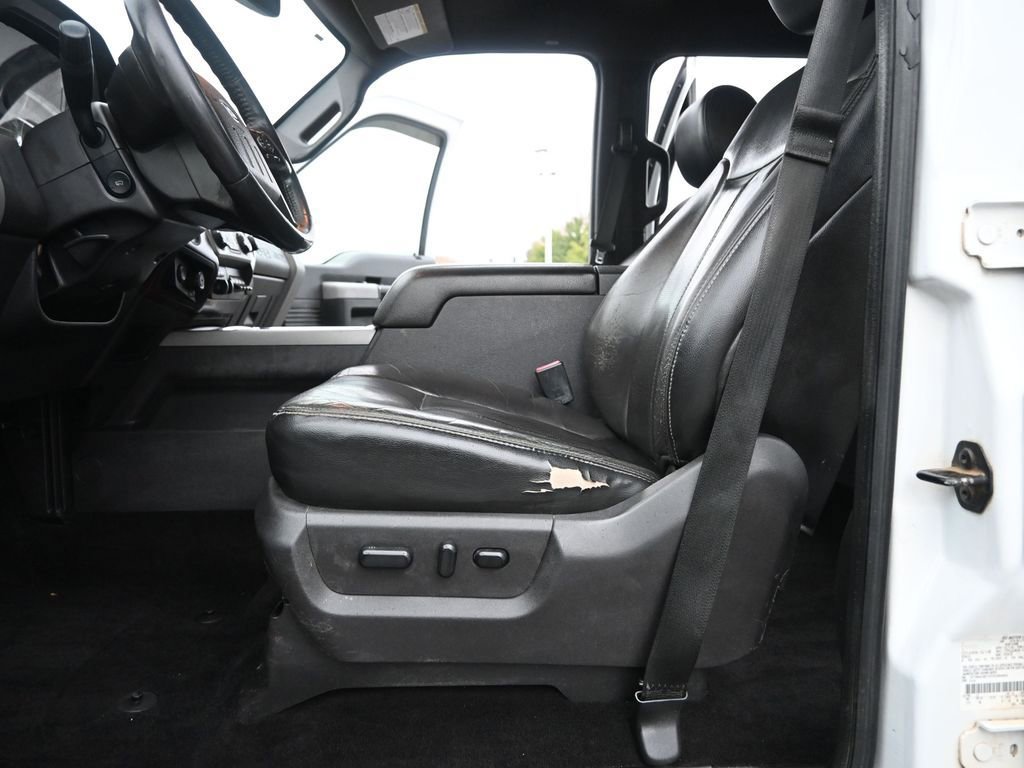 Used 2015 Ford F350 Lariat w/ Lariat Interior Package image 12