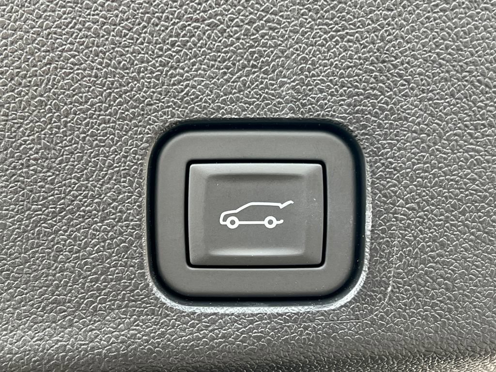 New 2025 GMC Acadia Elevation image 36