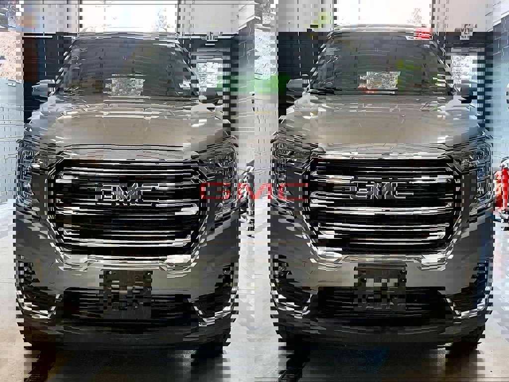 Used 2023 GMC Terrain SLT image 2