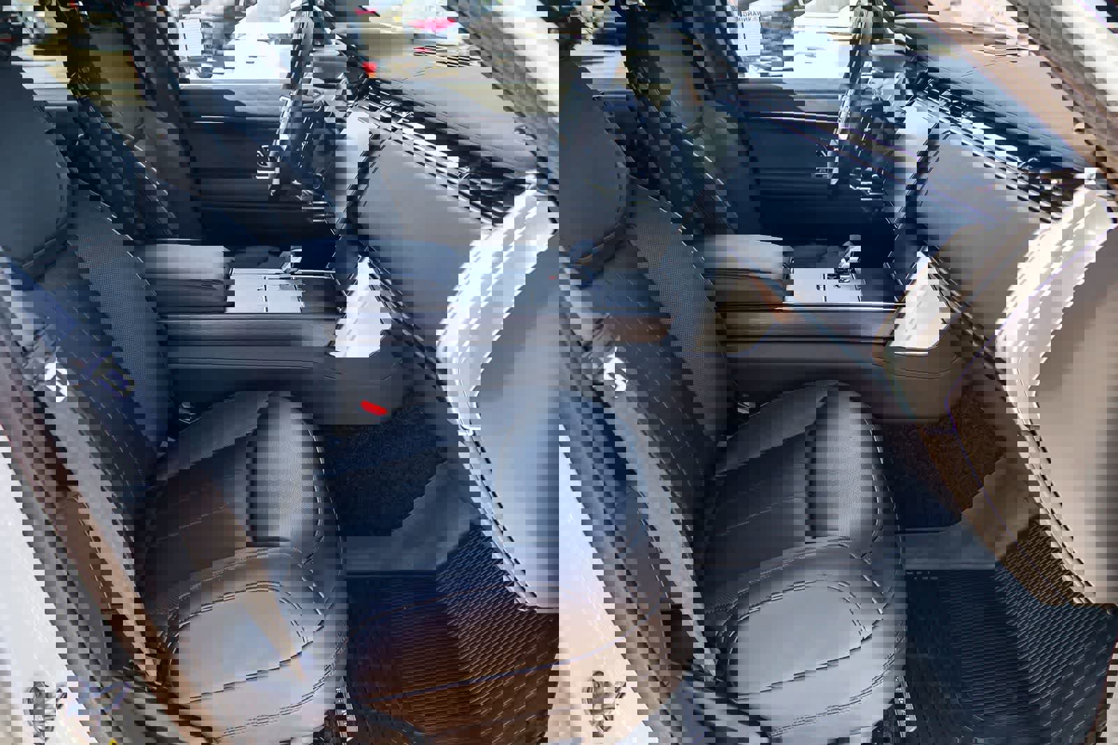 New 2026 Land Rover Range Rover Long Wheelbase SE image 17