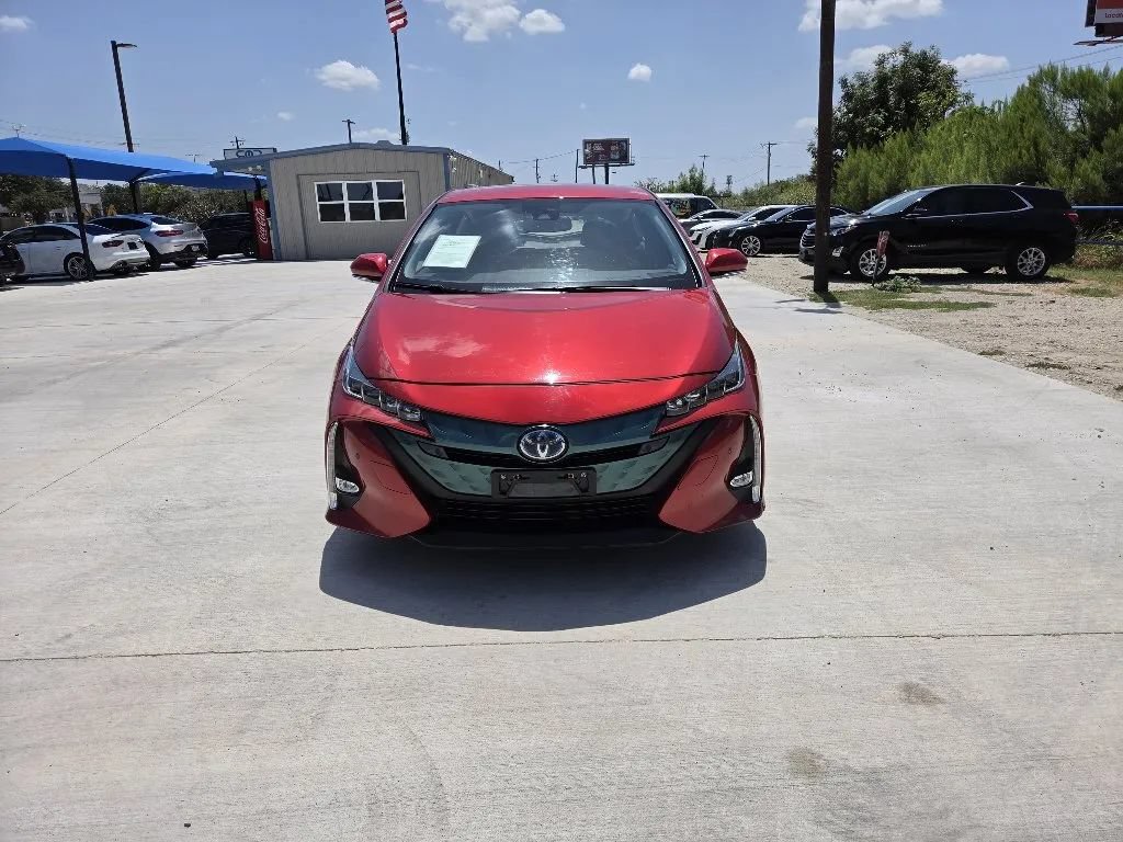 Used 2017 Toyota Prius Prime Advanced FWD image 2