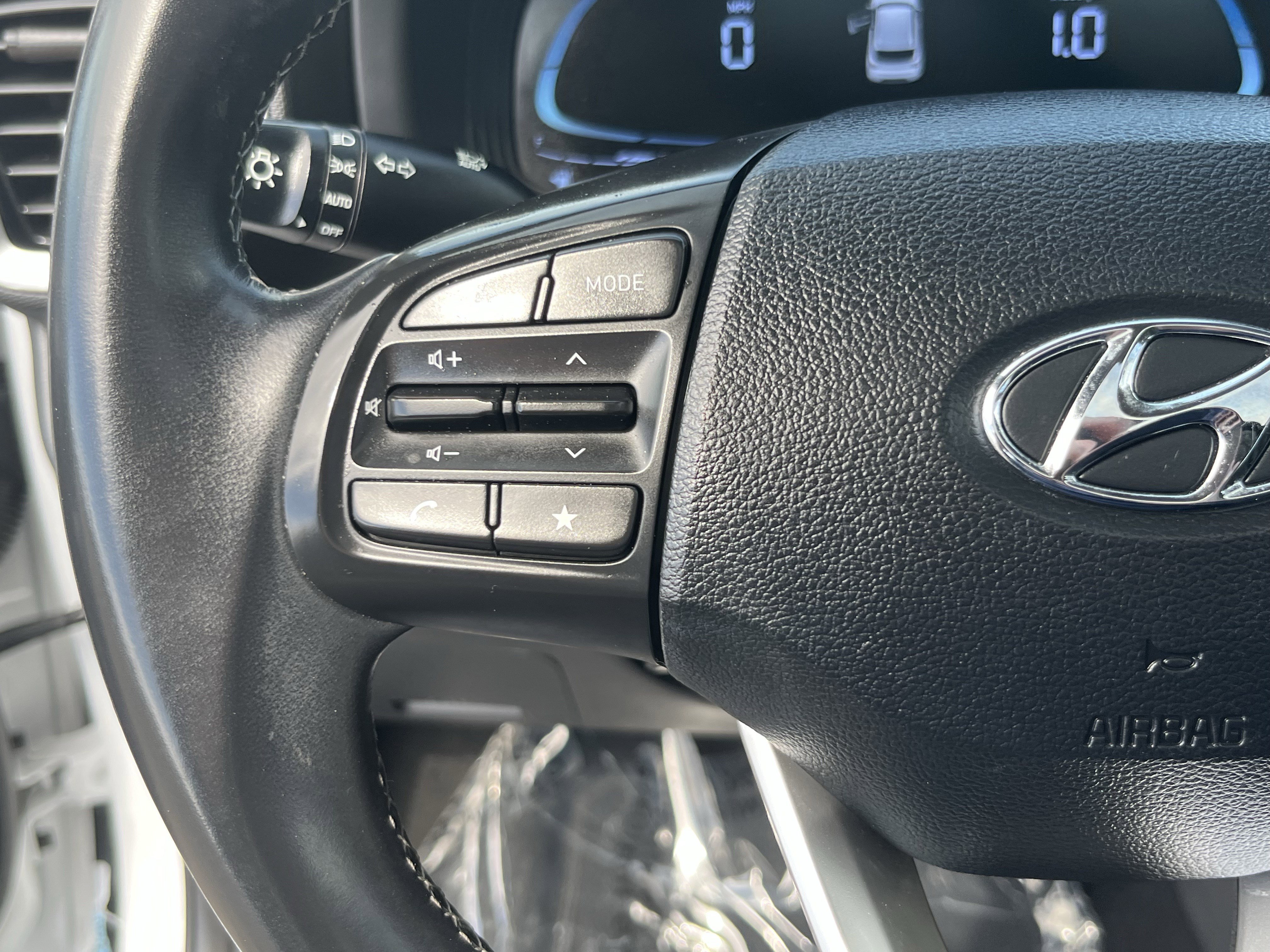 Certified 2023 Hyundai Venue SEL image 19