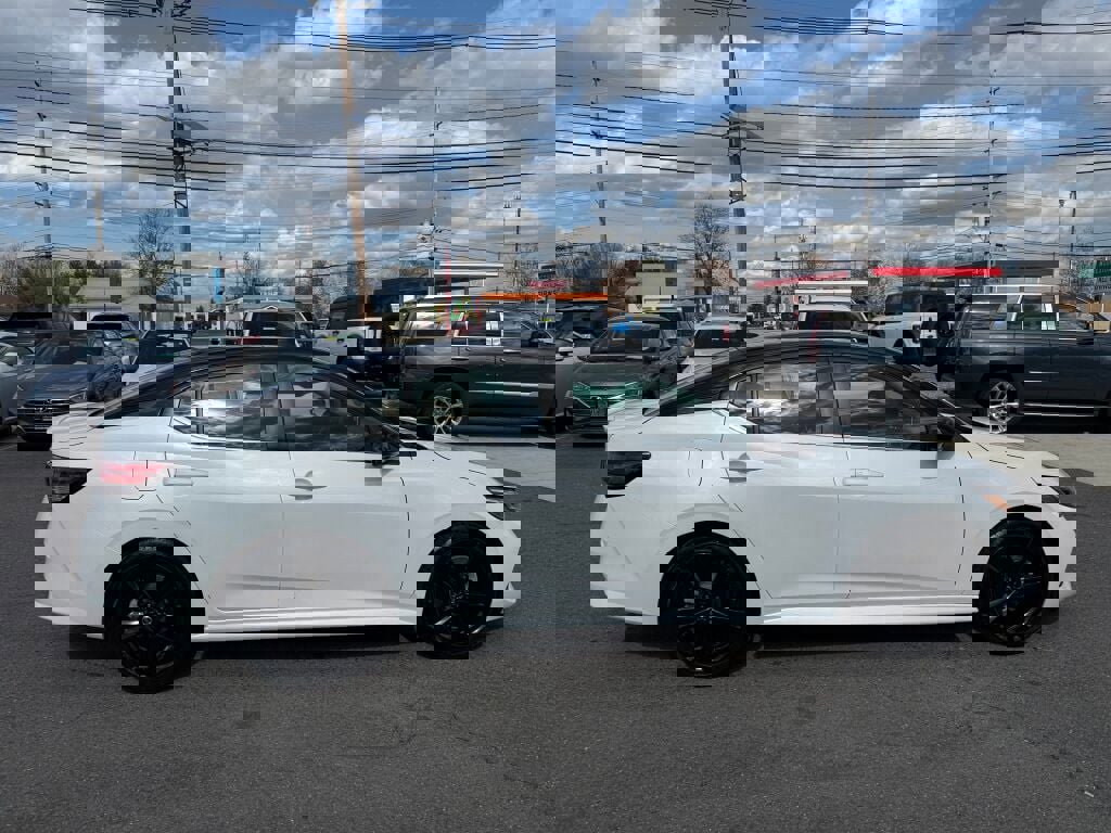 Used 2021 Nissan Sentra SR w/ SR Premium Package image 8