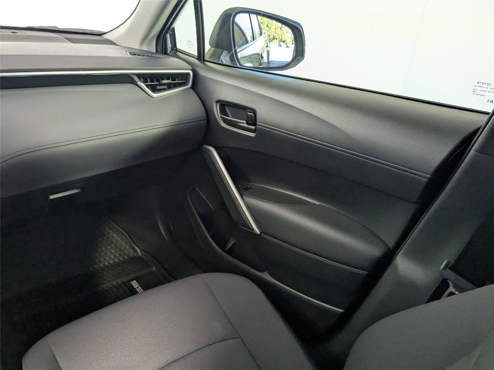 Certified 2025 Toyota Corolla Cross LE image 32