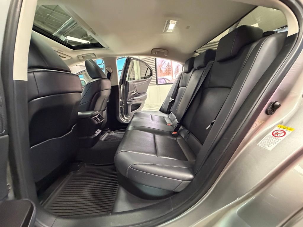 Used 2019 Lexus ES 300h w/ Premium Package image 52