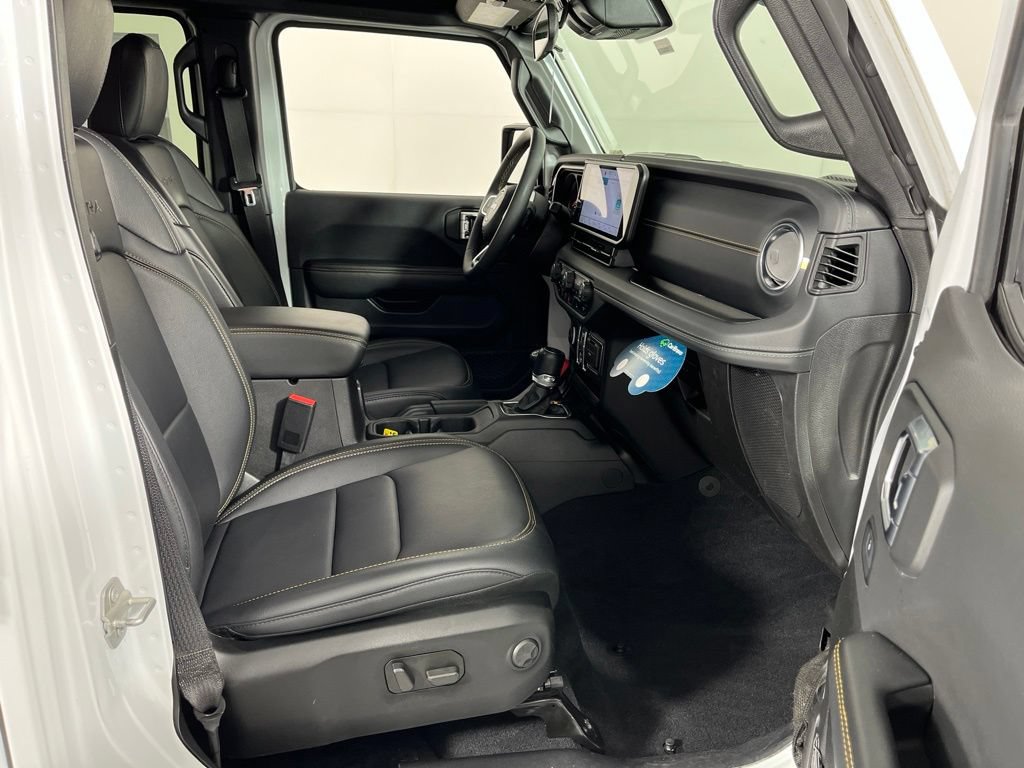 Used 2024 Jeep Wrangler Unlimited Sahara AWD/4WD image 5