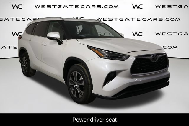 Used 2022 Toyota Highlander XLE FWD image 4