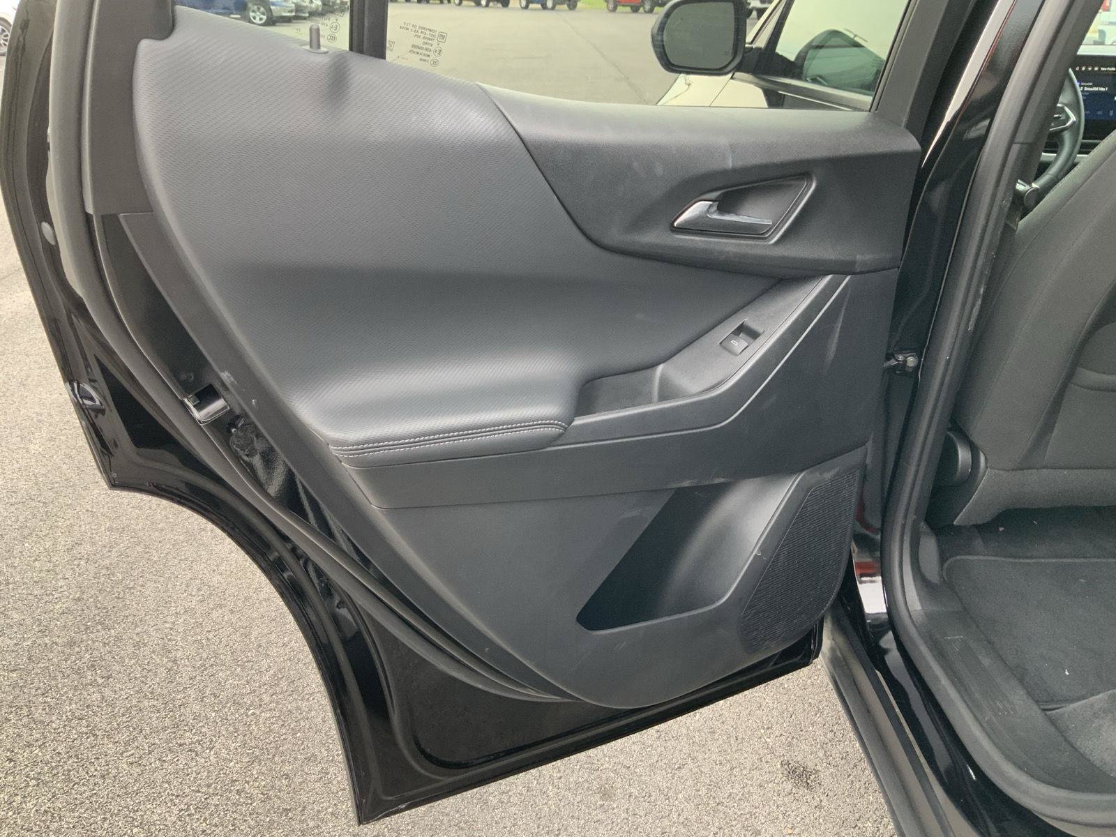 Used 2025 Chevrolet Equinox LT FWD image 48