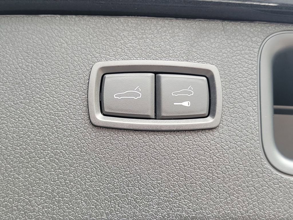 Certified 2025 Porsche Macan image 18