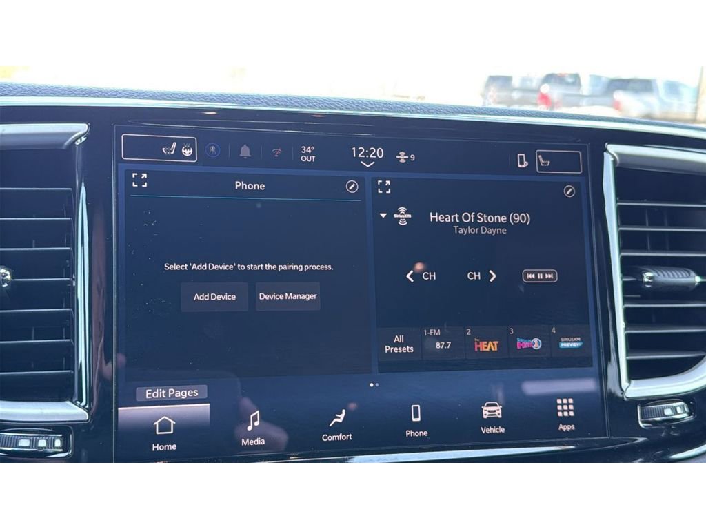 Used 2025 Chrysler Pacifica Select image 13