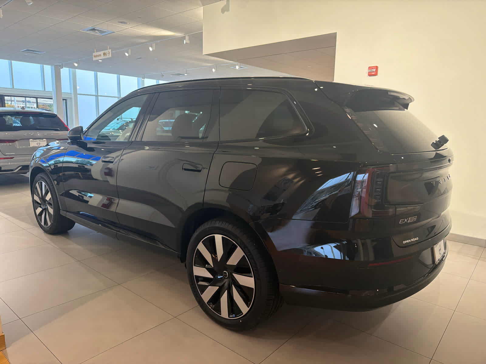 Used 2026 Volvo EX90 Plus RWD image 5