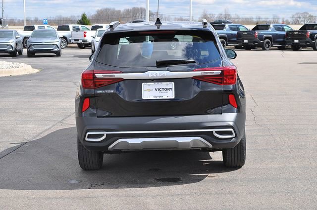 Used 2023 Kia Seltos EX image 4