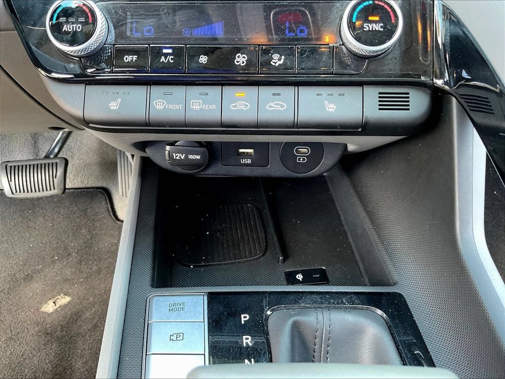 Used 2025 Hyundai Elantra SEL FWD image 17