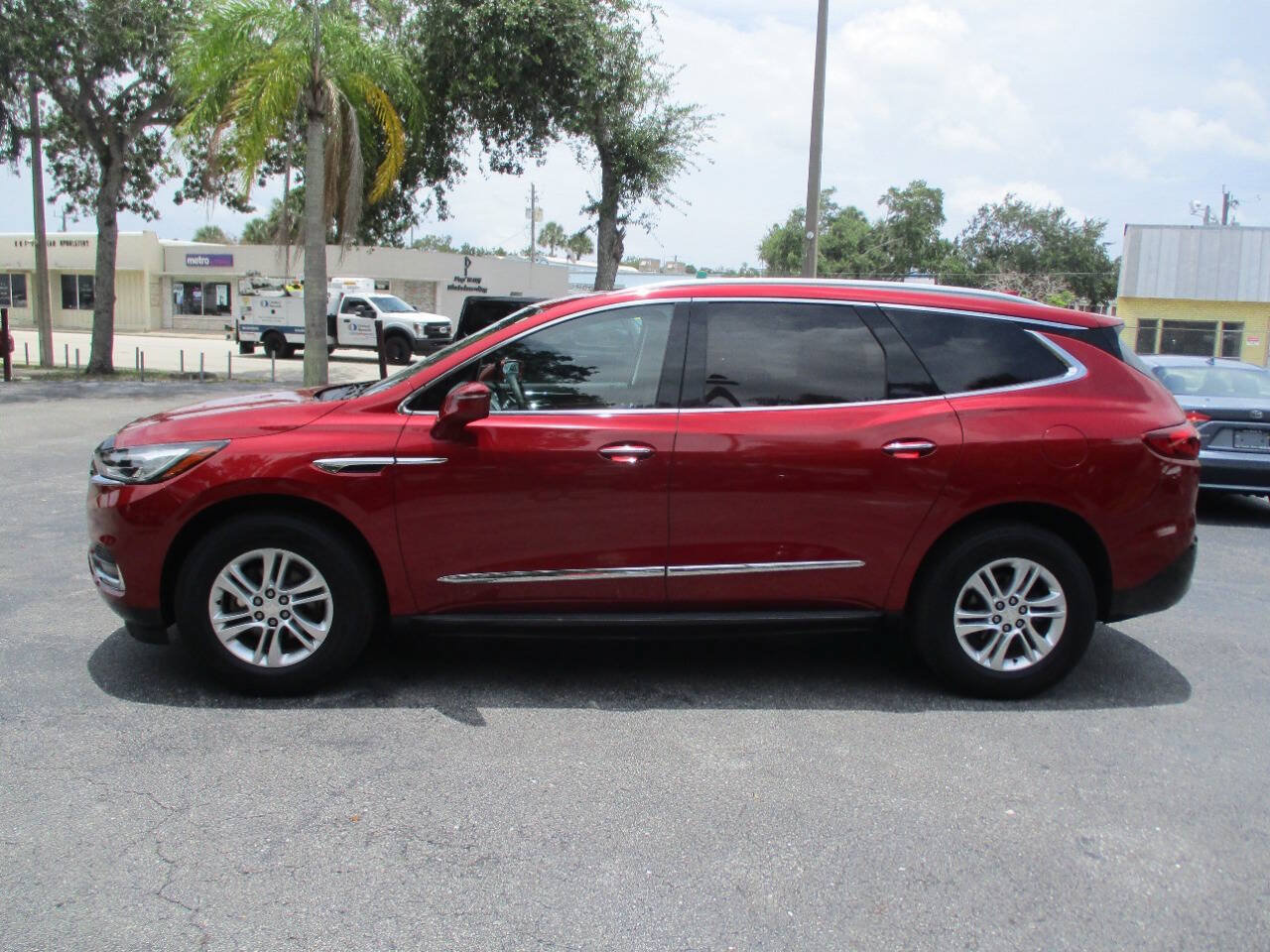 Used 2020 Buick Enclave Essence w/ LPO, Luxury Package FWD image 5