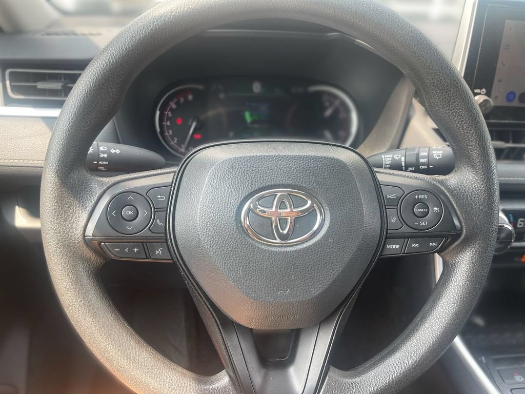 Used 2025 Toyota RAV4 XLE AWD/4WD image 9