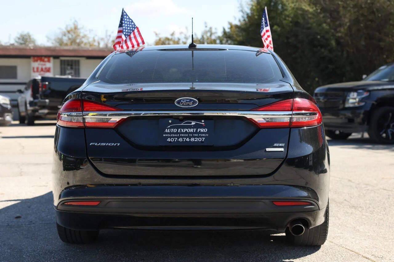 Used 2018 Ford Fusion SE w/ Fusion SE Technology Package image 5