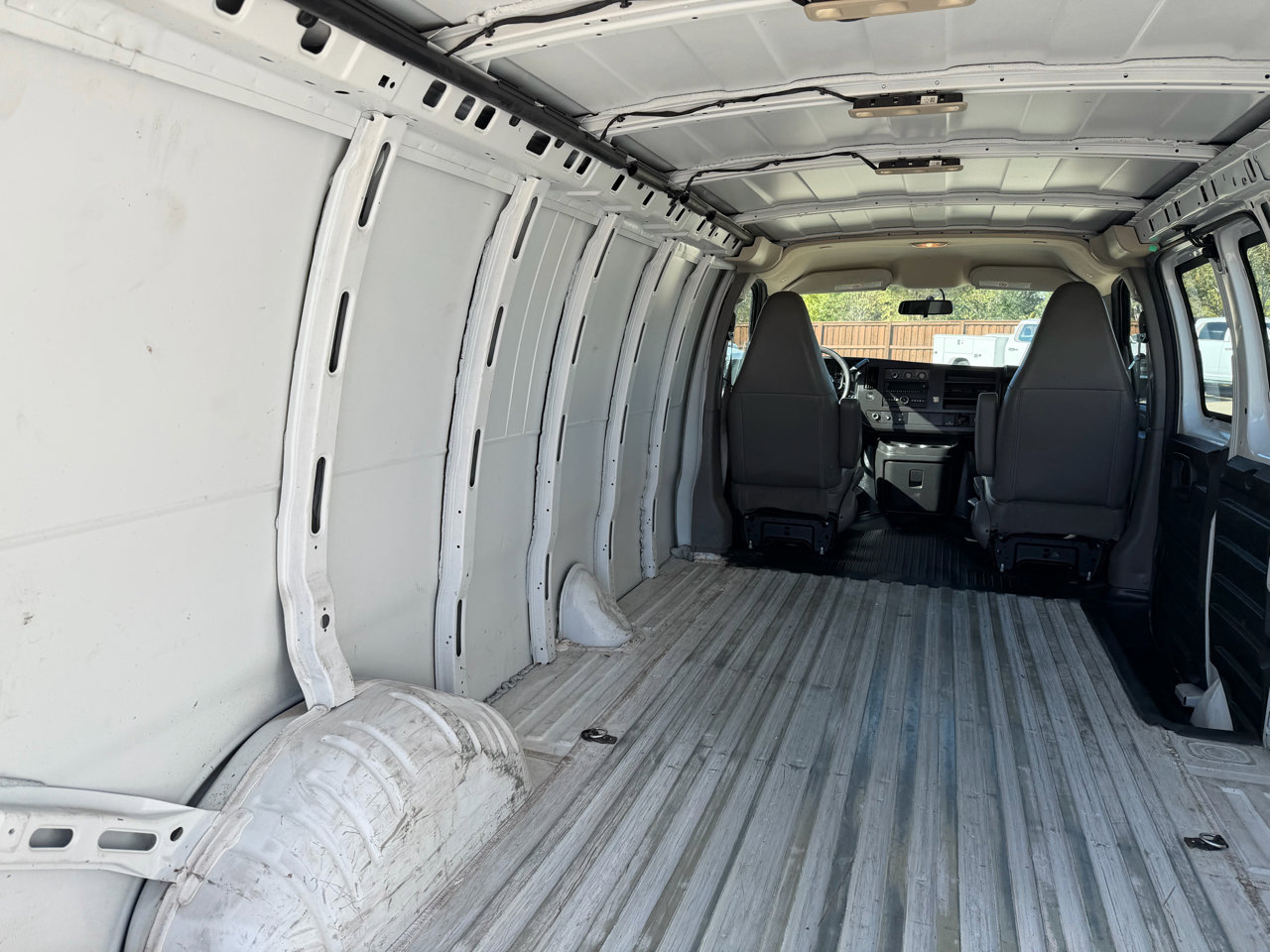 Used 2016 GMC Savana 2500 Extended image 23