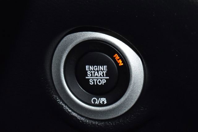 Certified 2025 Chrysler Pacifica Select image 25