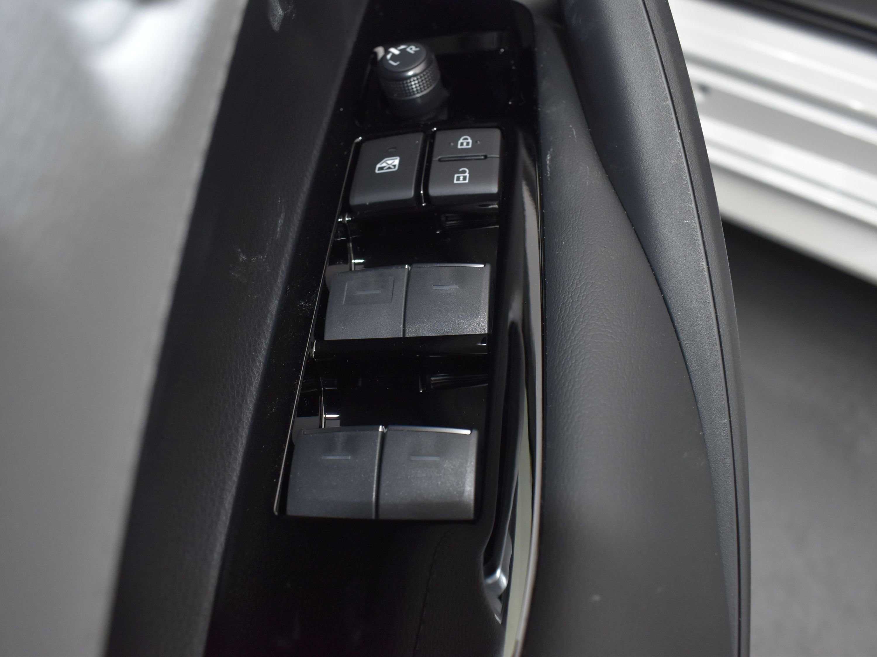 Used 2025 Toyota Corolla SE image 16