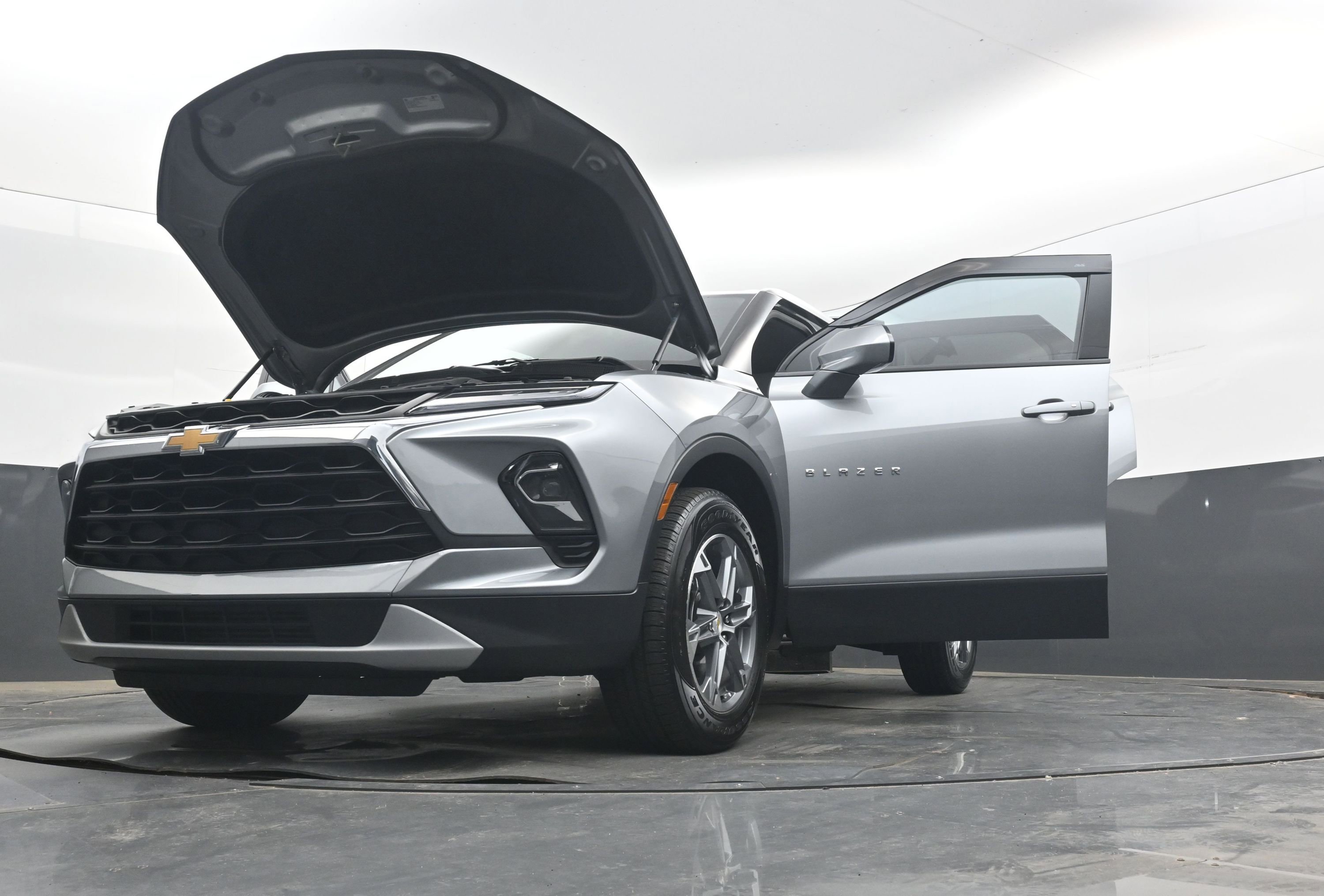 Used 2023 Chevrolet Blazer LT FWD image 42