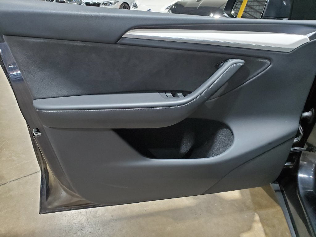 Used 2024 Tesla Model Y Long Range AWD/4WD image 28