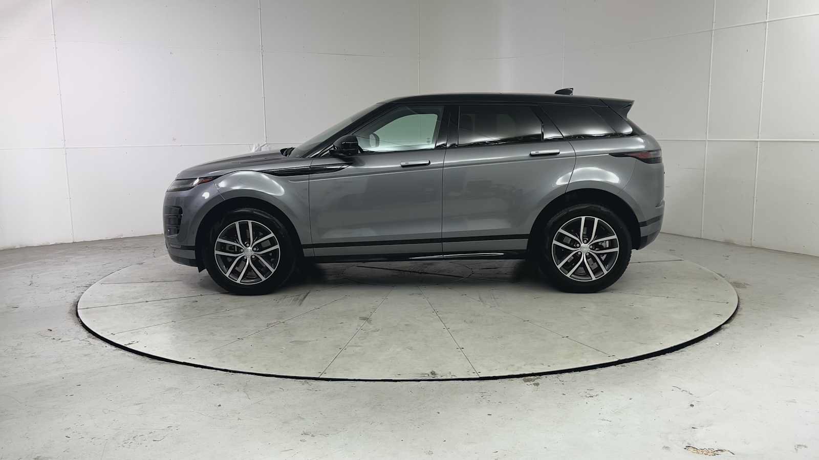 Used 2025 Land Rover Range Rover Evoque Dynamic SE AWD/4WD image 5