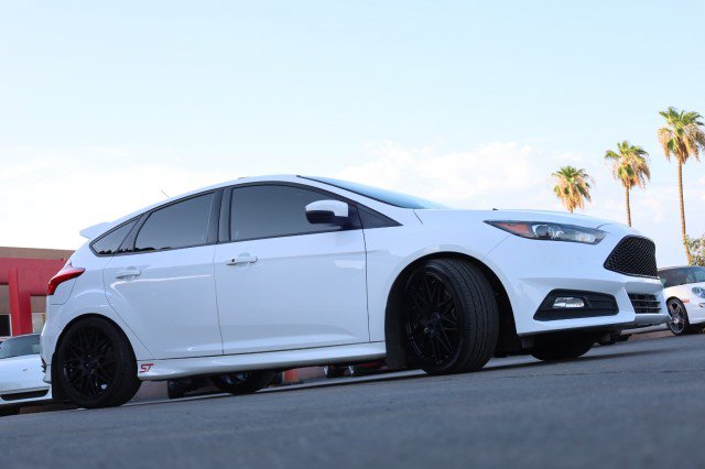 Used 2017 Ford Focus ST w/ Equipment Group 401A FWD image 12