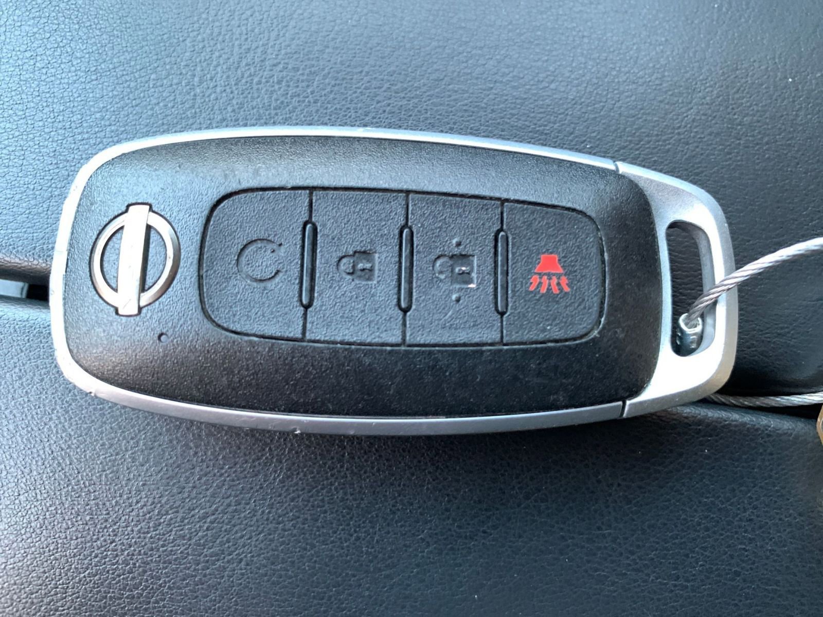 Used 2023 Nissan Rogue SV image 22