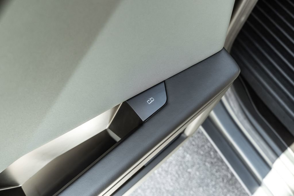 Used 2025 Tesla Cybertruck AWD Crew Cab image 28
