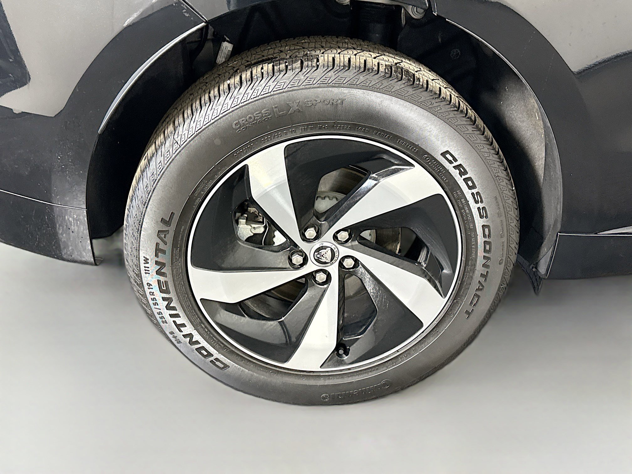 Used 2024 Jaguar F-PACE R-Dynamic S image 33