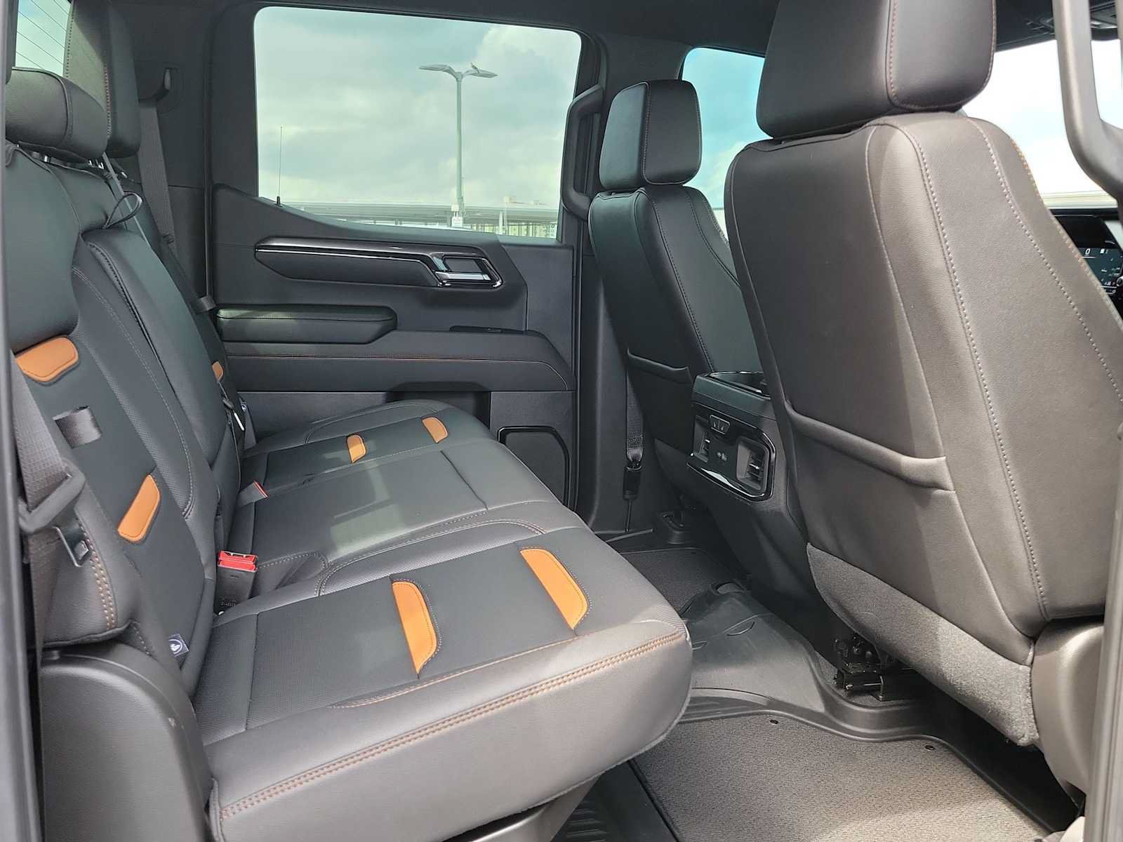 Used 2023 GMC Sierra 1500 AT4 w/ Technology Package AWD/4WD image 18