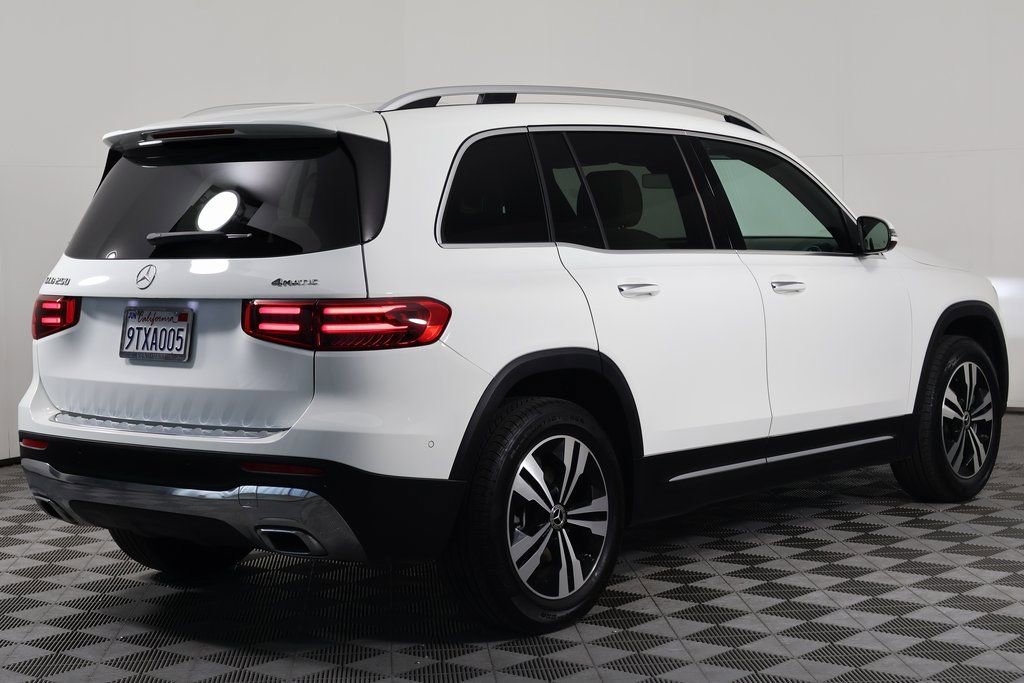 Certified 2025 Mercedes-Benz GLB 250 4MATIC image 4