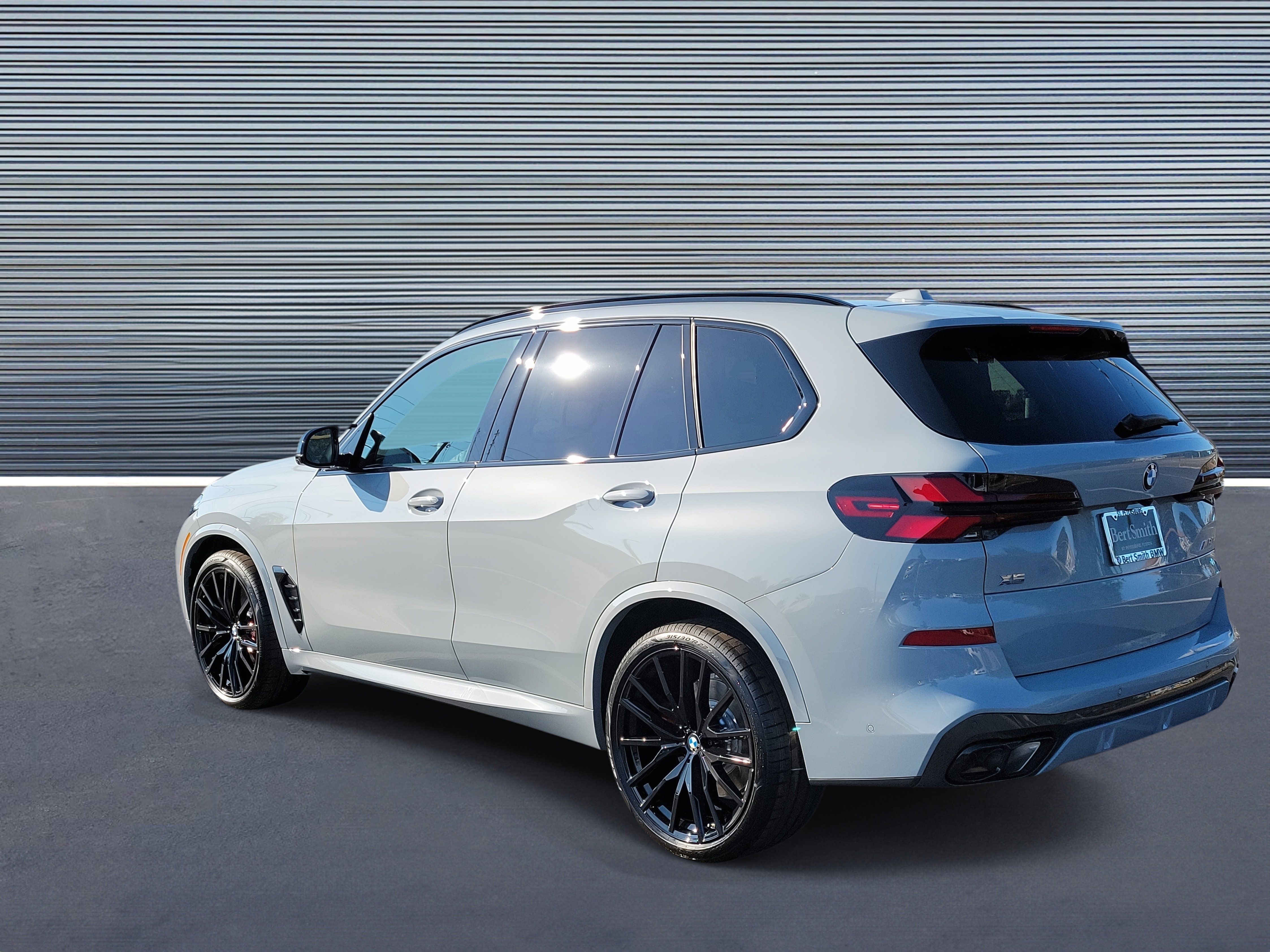 New 2026 BMW X5 M60i image 4