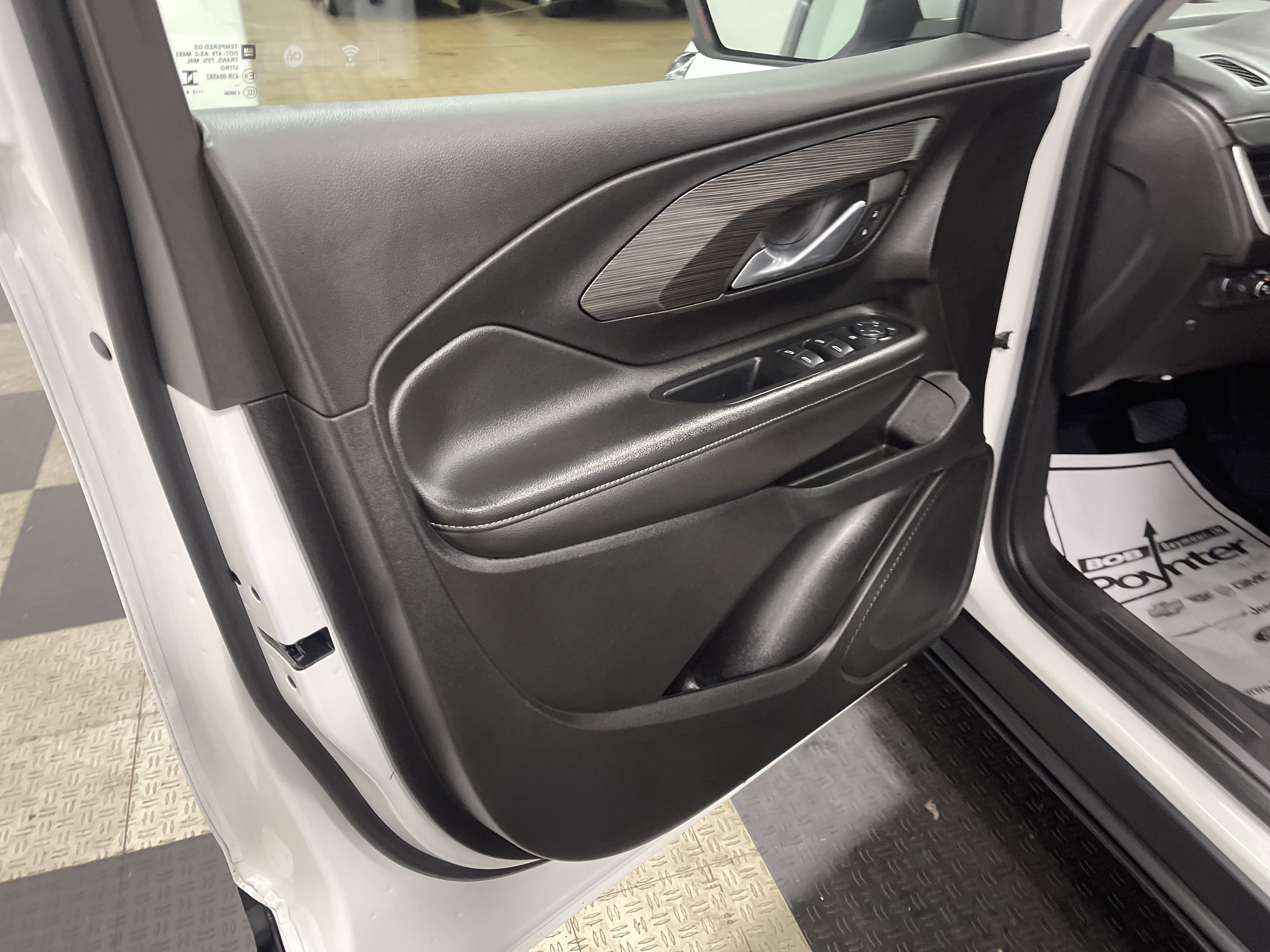 Used 2024 GMC Terrain SLE FWD image 10