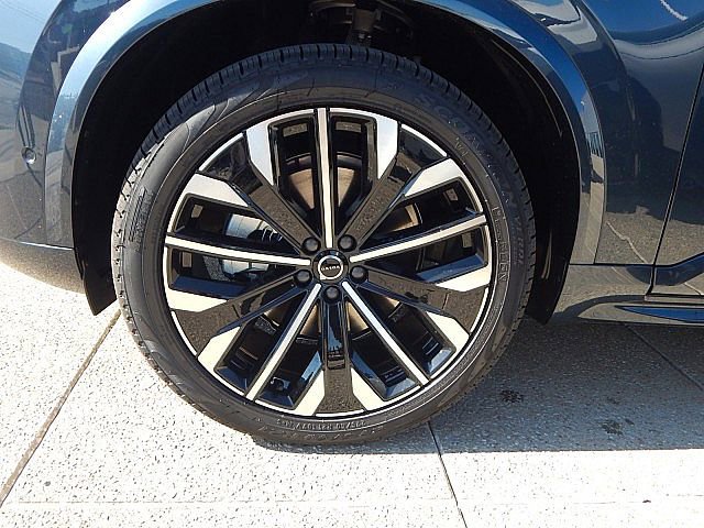 New 2026 Volvo XC90 B6 Ultra w/ Lounge Package image 11