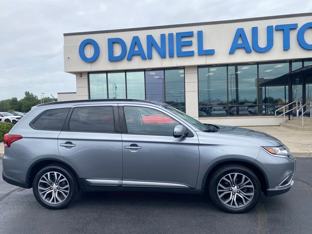 Used 2016 Mitsubishi Outlander SEL AWD/4WD image 2