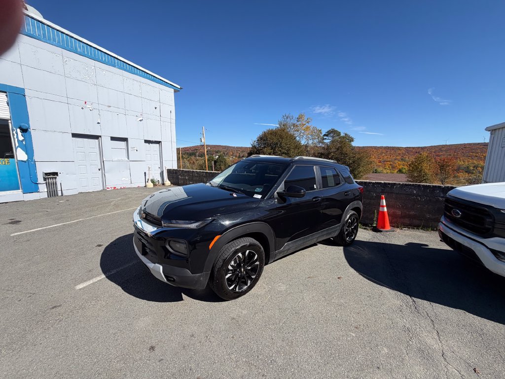 Used 2023 Chevrolet TrailBlazer LT AWD/4WD image 2
