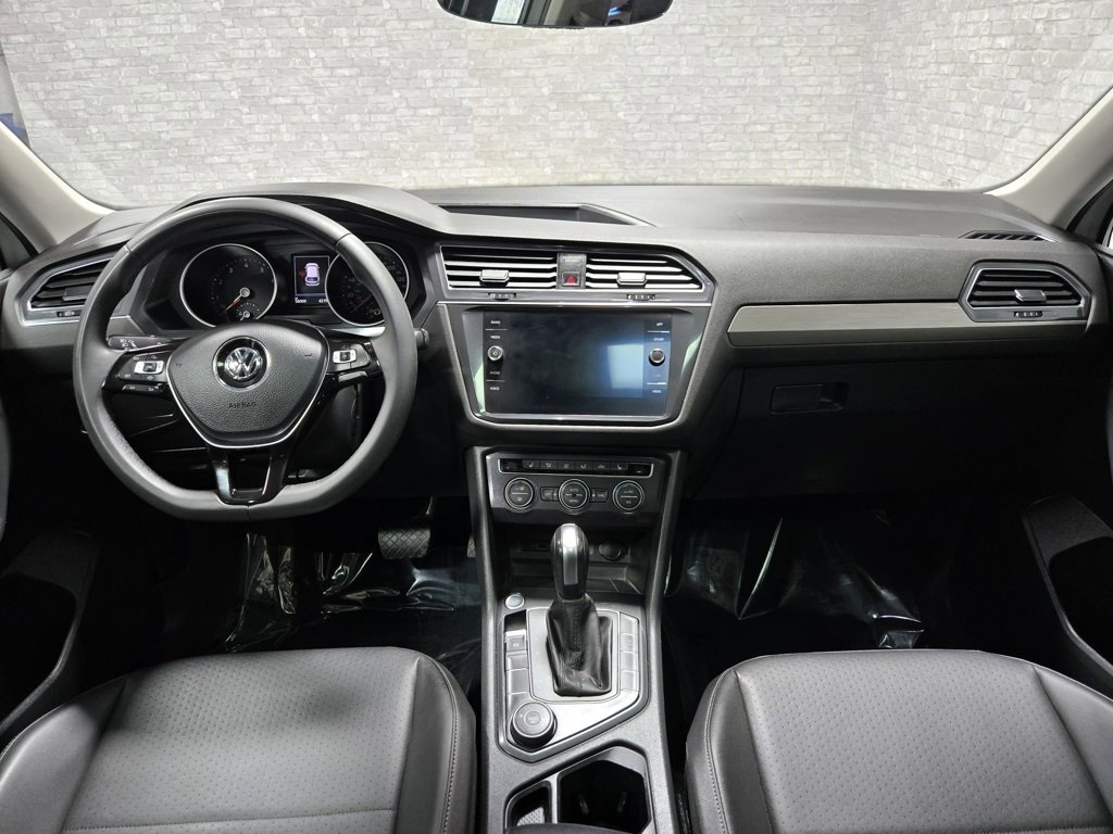 Used 2020 Volkswagen Tiguan SE w/ Panoramic Sunroof Package image 36